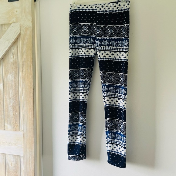 Fleece-Lined Patterned Leggings - Picture 3 of 5